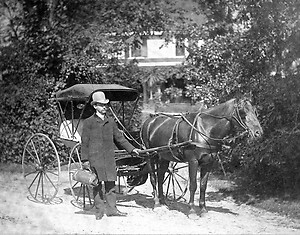 Doctor-with-Horse-and-Buggy-1894